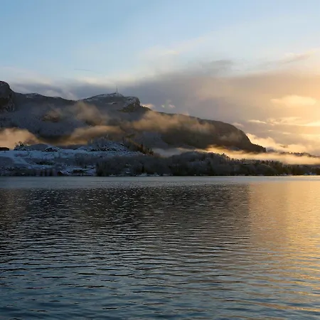 Norglamp Glamping Campingplasser Hjelmeland